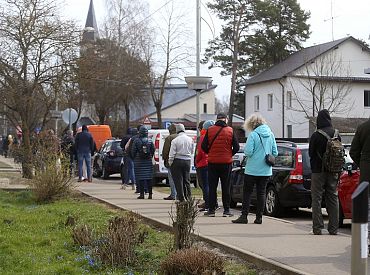 Jelgavā un Jūrmalā šodien slēdz rindas uz masu vakcinēšanas centriem