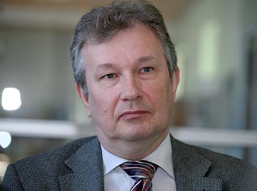 Eksperts: Valdības stratēģija pakāpeniskai ierobežojumu mīkstināšanai pašreizējā situācijā nav īstenojama