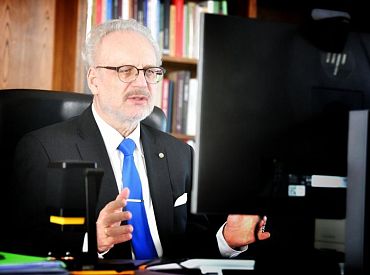 Valsts prezidents: Mūsdienu karavīram jābūt labi informētam un jāatšķir patiesība no meliem