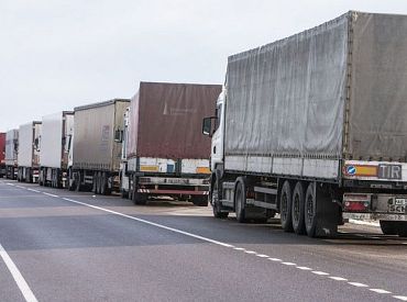 Krievija būtiski ierobežojusi Vientuļu robežšķērsošanas vietas caurlaidību; veidojas rindas