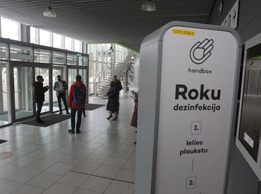 Vakcinācijas avīzi pa pastu izplatīs tikai latviešu valodā