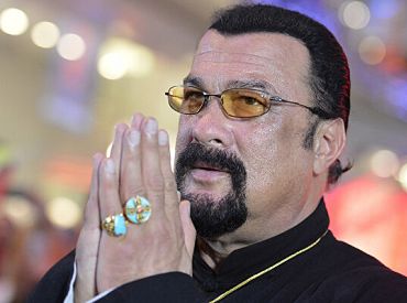 «Цены растут в Москве, мама дорогая»: Стивен Сигал продает особняк (ФОТО)