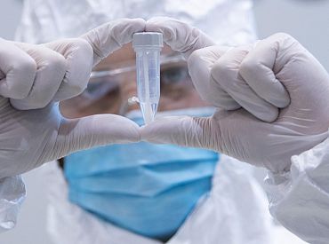 Divās dienās Latvijā konstatēti 622 jauni Covid-19 gadījumi un saņemtas ziņas par trim mirušajiem