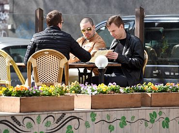 Restorānu terases drīkstēs strādāt no plkst.6 līdz 21, alkohola tirgošana nebūs aizliegta