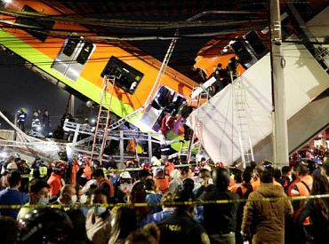 Mehiko sabrūkot metro tiltam, gājuši bojā vismaz 15 cilvēki