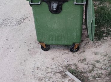 «Clean R» pēdējās nedēļas laikā nav varējusi piekļūt un izvest vairāk nekā 3500 atkritumu konteineru