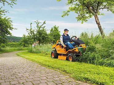 Apgāžoties zāles pļaušanas traktoram, Durbes novadā gājis bojā vīrietis