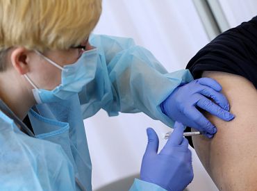 Vakcināciju pret Covid-19 noslēguši 17,7% Latvijas iedzīvotāju
