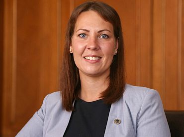 Muižniece atzīst kavēšanos ar mācību materiālu sagatavošanu jaunajam izglītības saturam, taču varianti esot