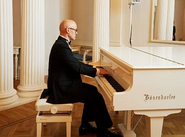 Saeima atbalsta atteikšanos no koncertflīģeļa iegādes Rīgas pils Svētku zālei