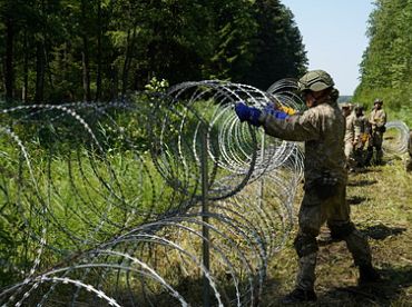 Dramatiski pieaugot nelikumīgi Baltkrievijas-Latvijas robežu šķērsojošo skaitam, rosina izsludināt ārkārtējo situāciju pierobežā