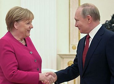 «Путин всегда готов нападать, Трамп — девелопер по натуре». Меркель написала мемуары