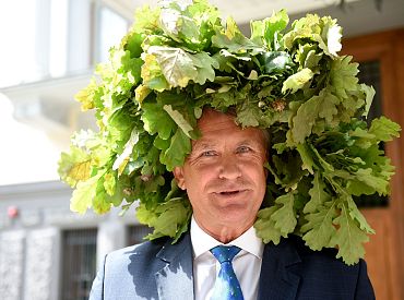 NA deputāts rosina likumā īpaši ierakstīt, ka pakalpojumu sniegšana notiek latviešu valodā