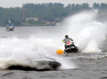 Запретят кататься на водных мотоциклах и прыгать с мостов: Адажский край вводит новые порядки