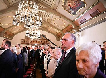 Levits pasniedza Latvijas valsts augstākos apbalvojumus