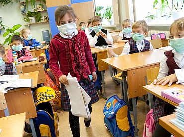 Deputāti noraida opozīcijas priekšlikumu par brīvprātīgu sejas masku izmantošanu skolēniem