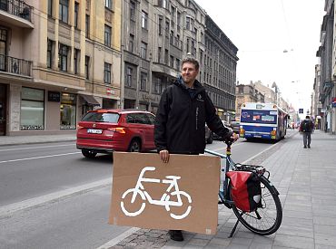 Aktīvisti Rīgā vēlas velojoslu izveidi arī Brīvības ielā