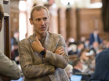 Gobzema krimināllietu par izspiešanu un neslavas celšanu turpinās iztiesāt nākamgad