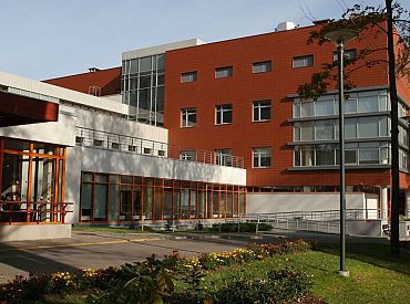 Полиция задержала родителей, забравших из больницы больных дифтерией сестер умершего мальчика