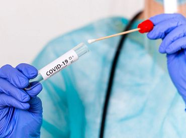 Brīvdienās reģistrēti 2070 jauni Covid-19 gadījumi un saņemti ziņojumi par četriem mirušajiem