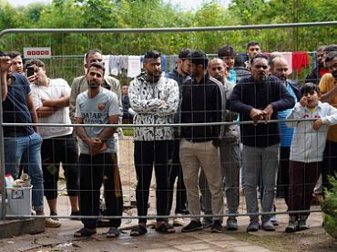 «Amnesty International» pārmet Latvijai sliktu izturēšanos pret bēgļiem uz Latvijas austrumu robežas