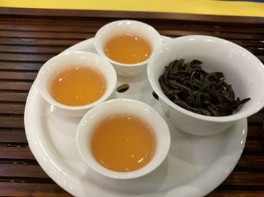 Латвийцы против чаевых. 1 евро на чай — это мало или нормально?