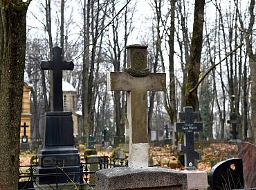 На могилах рижских кладбищ устанавливают камеры видеонаблюдения. Зачем?