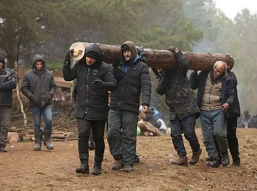 EK aizstāv Latvijas un Lietuvas nelegālo imigrantu atraidīšanas politiku