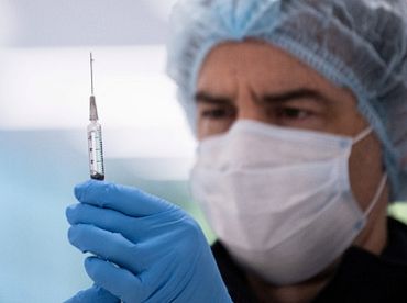 Тайна, покрытая мраком: сколько Латвия еще должна потратить на вакцины от Covid-19