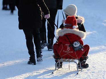 Opozīcijas politiķis atkārtoti rosina pārskatīt bērna kopšanas pabalsta apmēru