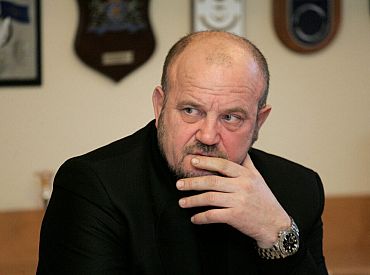 Tiesa Ādamsonu atzīst par vainīgu spiegošanā un piespriež 8,5 gadu cietumsodu