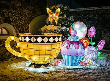 Pusotras stundas attālumā no Rīgas — Pakrojas muižā grandiozs laternu ziemas festivāls