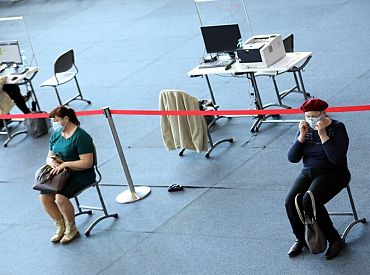 No decembra vidus atļaujai strādāt klātienē pietiks ar Covid-19 potēm, negaidot sertifikāta izsniegšanu