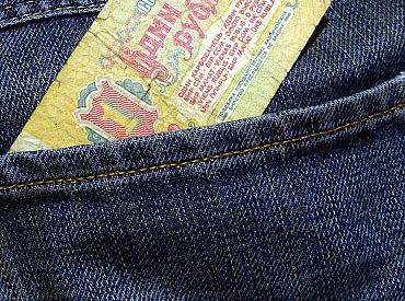 Krievijas pilsonei par kukuļa došanu muitas darbiniecei piemēro 7400 eiro sodu