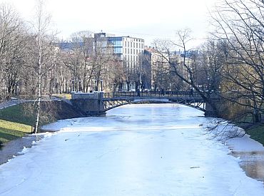 Otrdiena Latvijā būs saulaina un bez nokrišņiem, bet uz ceļiem veidosies «melnais ledus»