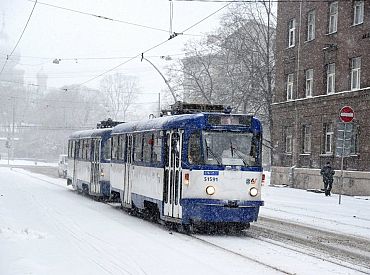 Pirmdien un otrdien autovadītāji sabiedrisko transportu Rīgā varēs izmantot bez maksas