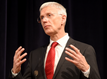 Kariņš: Ja iedzīvotāju atbalsta pasākumiem nepietiks ar budžeta pieauguma pārdalīšanu, valsts varētu aizņemties