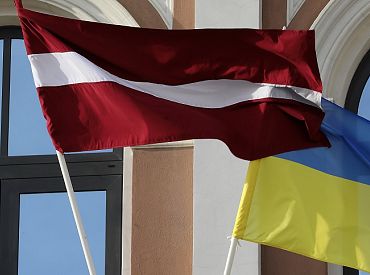 Saeima stingri nosoda Krievijas iebrukumu Ukrainā un aicina piemērot maksimālas sankcijas arī Baltkrievijai