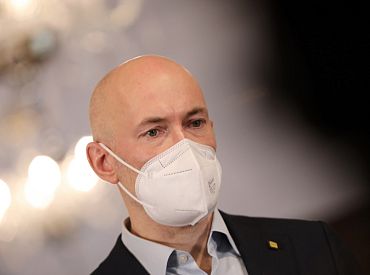 Līdz rudenim Latvijā jaunus būtiskus Covid-19 uzliesmojumus neparedz