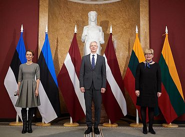 Ir jāprasa stingrākas sankcijas pret Krieviju un lielāku atbalstu Ukrainai: Kariņš satikās ar Baltijas valstu premjeriem