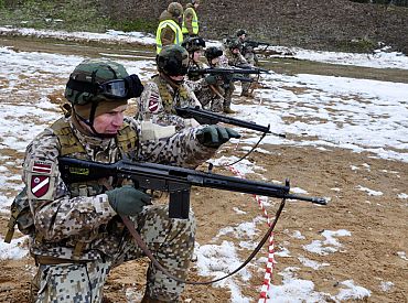 Pulkvedis: Valsts aizsardzības dienesta ieviešanā diskusija par «lielgabala gaļu» ir nevietā