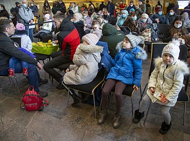 Ziņojums: Visvairāk Ukrainas bēgļu uzņem tās valstis, kuras ir vismazāk gatavas bēgļu integrācijai