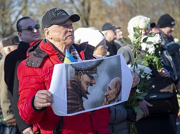 Latviešu leģionāru piemiņas gājiens Rīgā noslēdzies mierīgi