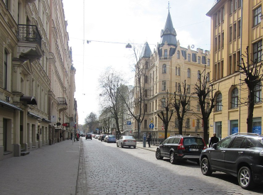 Rīgas ielās sākta smilšu savākšana pēc ziemas sezonas