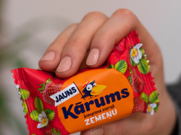 Женщина в шоке от цены на сырок «Карумс» в Литве (ФОТО)