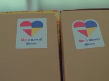 Rīgas tirdzniecības centros varēs ziedot siltās drēbes kara bēgļu ģimenēm no Ukrainas