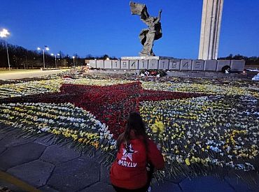 Aptauja: Krievijas rīcību Ukrainā nosoda 40% krievvalodīgo, vairums no tiem ir pret pieminekļa nojaukšanu Uzvaras parkā