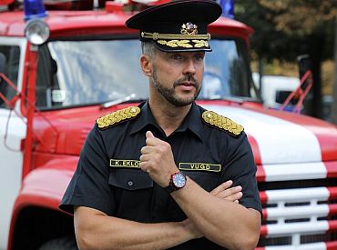 Eklons par stāšanos partijā domās tad, kad viņu sāks vairāk «sist»