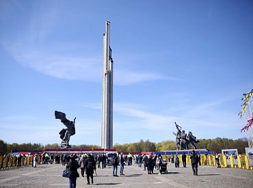 Uzvaras parkā esošais piemineklis pašvaldībai būs jādemontē līdz 15.novembrim