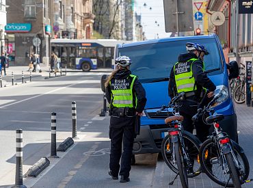 «Когда начнут карать нарушителей на велосипедах?!» Отвечает замначальника Рижской муниципальной полиции